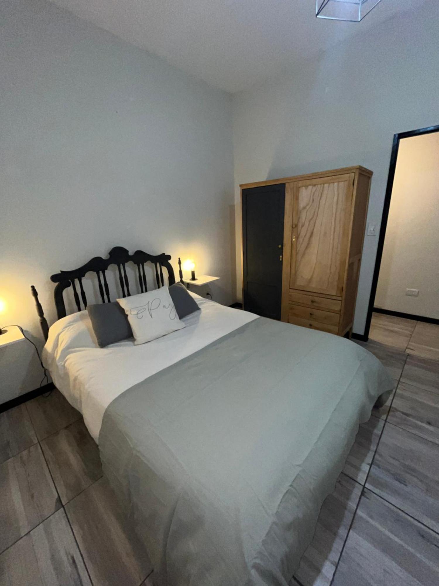 Departamento Espana A 3 Cuadras Plaza Independencia เมนโดซา ภายนอก รูปภาพ